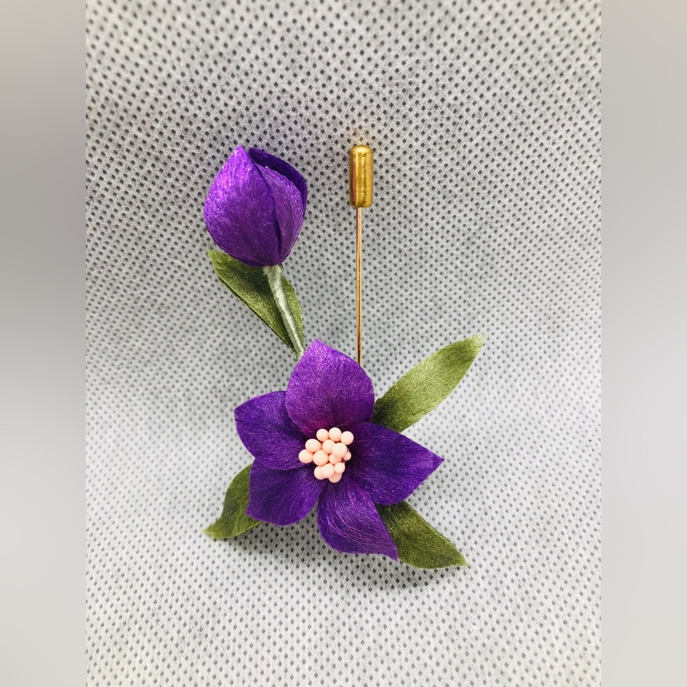 Purple Floral Lapel Pin with Gold Stem